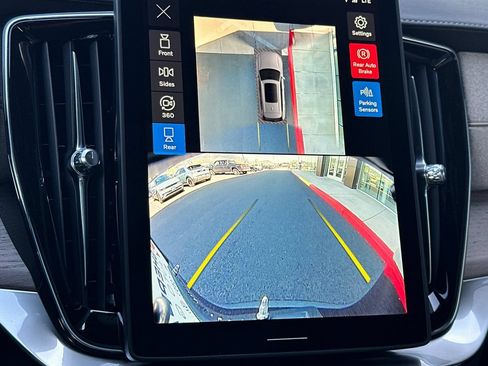 New 2026 Volvo XC90 B6 Plus w/ Protection Package Premier AWD/4WD image 19