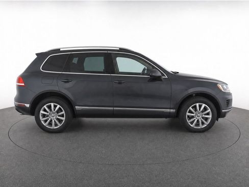 Used 2016 Volkswagen Touareg Sport AWD/4WD image 8