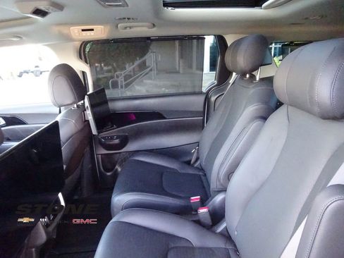 Used 2025 Kia Carnival SX Prestige image 21