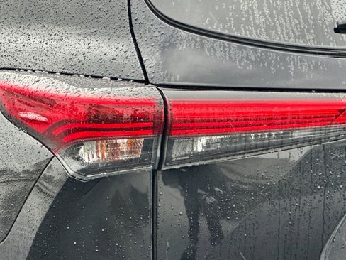 Used 2021 Toyota Highlander LE image 48