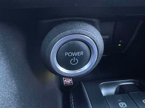 Certified 2023 Toyota Venza LE image 30