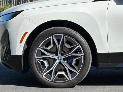 Used 2024 BMW iX xDrive50 w/ Sport Package AWD/4WD image 39
