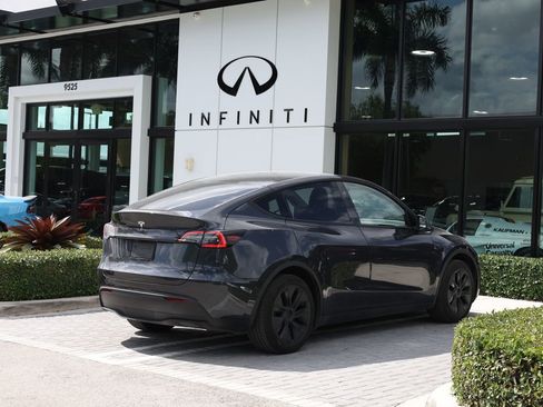 Used 2025 Tesla Model Y Long Range RWD image 5