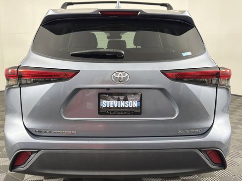 Used 2020 Toyota Highlander XLE AWD/4WD image 26