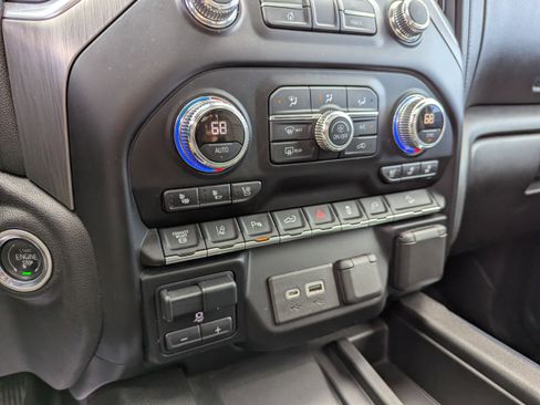 Used 2020 GMC Sierra 2500 Denali w/ Denali Ultimate Package AWD/4WD image 27