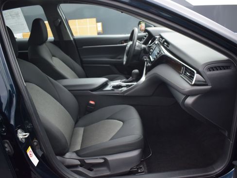 Used 2019 Toyota Camry LE image 10