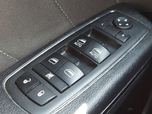 Used 2017 Dodge Charger SXT w/ Navigation & Travel Group image 17