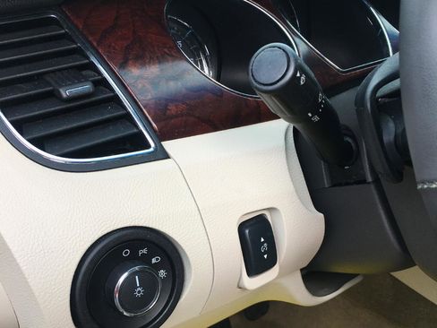 Used 2011 Ford Taurus SEL w/ 201A Rapid Spec Order Code image 21