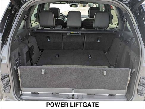 Used 2023 Land Rover Discovery HSE R-Dynamic AWD/4WD image 29