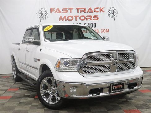 Used 2018 RAM 1500 Laramie w/ Convenience Group AWD/4WD image 3