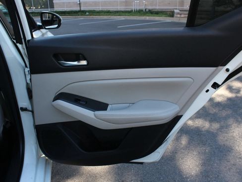 Used 2020 Nissan Altima 2.5 S FWD image 24