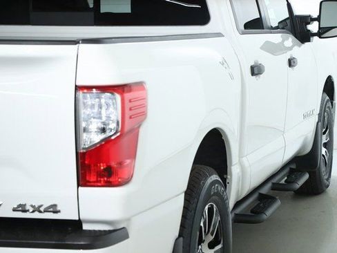Used 2024 Nissan Titan SV w/ SV Convenience Package image 45