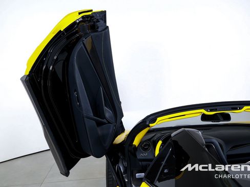 Used 2022 McLaren 765LT RWD image 12