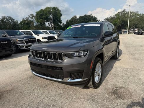 Used 2025 Jeep Grand Cherokee L Laredo RWD image 2