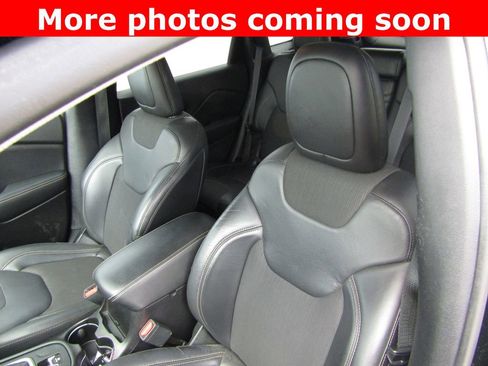 Used 2018 Jeep Cherokee Latitude Plus image 12