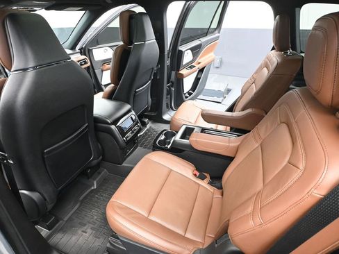 Used 2023 Lincoln Aviator Reserve w/ Equipment Group 201A image 44