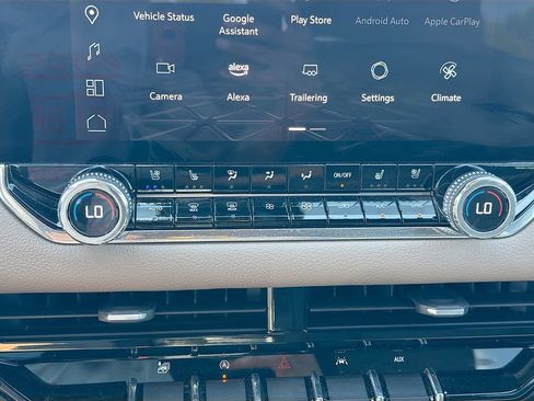 Used 2024 GMC Canyon Denali w/ LPO, Denali Black Edition image 15