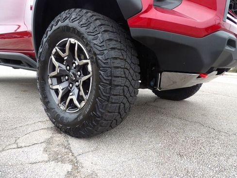 Used 2025 Chevrolet Colorado ZR2 w/ Technology Package image 7