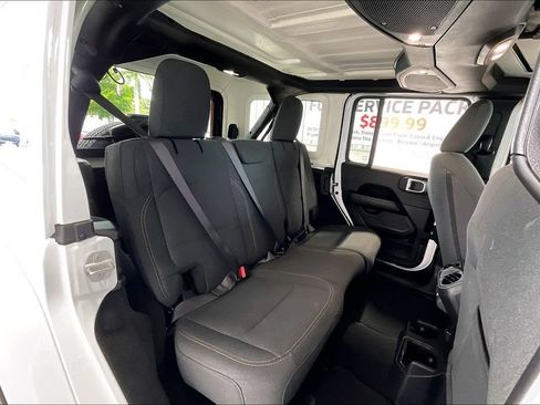 Used 2025 Jeep Wrangler Unlimited Sahara AWD/4WD image 15