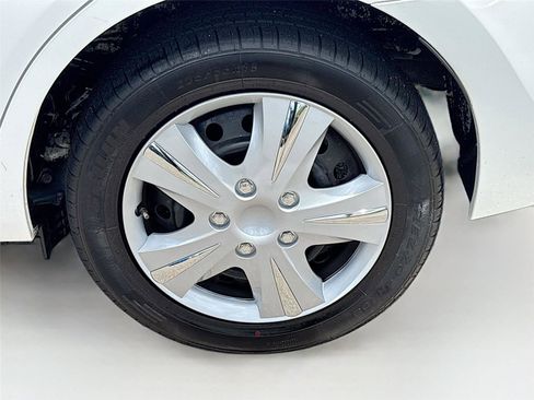 Used 2018 Toyota Corolla LE FWD image 28