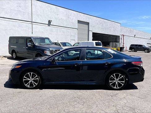 Used 2018 Toyota Camry SE FWD image 7