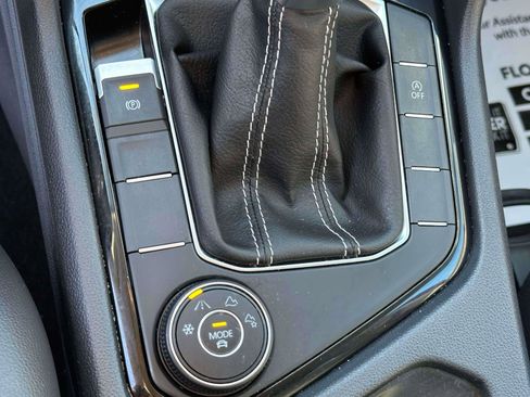 Certified 2022 Volkswagen Taos SEL image 28