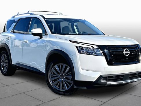 Used 2023 Nissan Pathfinder SL w/ SL Premium Package image 3