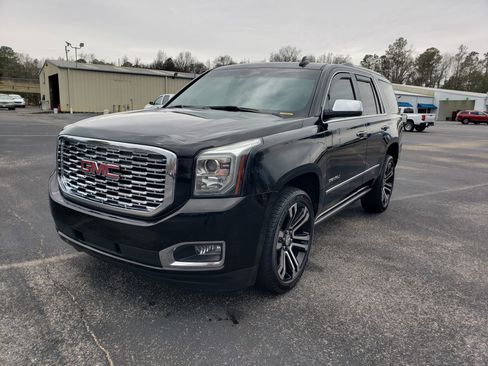 Used 2019 GMC Yukon Denali w/ Denali Ultimate Package image 2