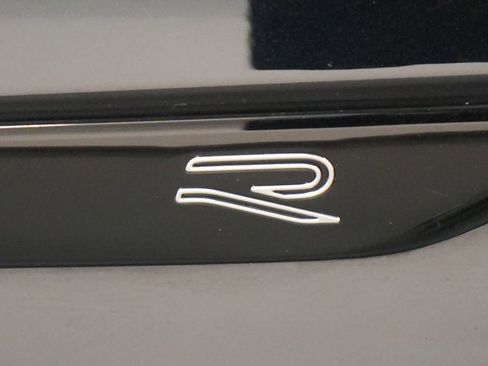 Used 2022 Volkswagen Tiguan SEL R-Line image 12