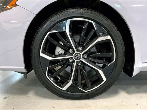 Certified 2025 Nissan Altima 2.5 SR image 8