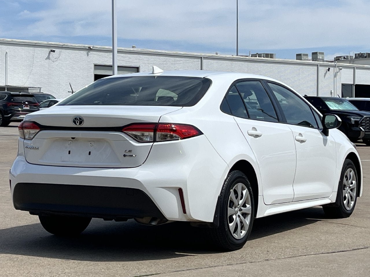 Used 2025 Toyota Corolla LE FWD image 4