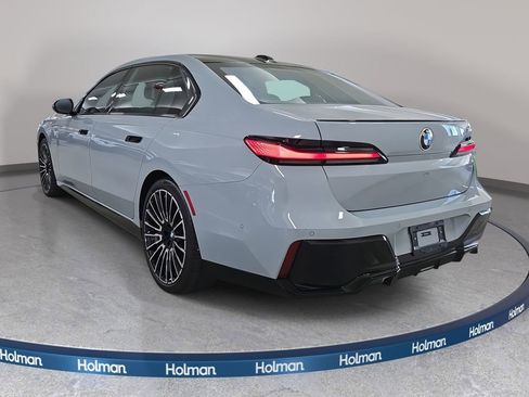 Used 2025 BMW 740i image 9