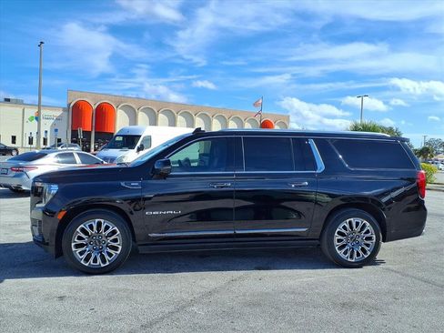 Used 2023 GMC Yukon XL Denali Ultimate w/ LPO, Floor Liner Package image 4