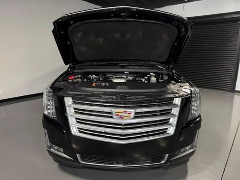 Used 2017 Cadillac Escalade Platinum RWD image 7