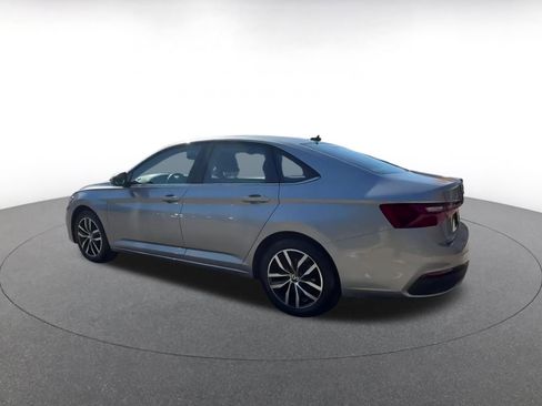 Used 2025 Volkswagen Jetta SE image 10