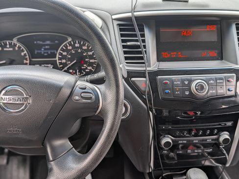 Used 2014 Nissan Pathfinder S AWD/4WD image 25