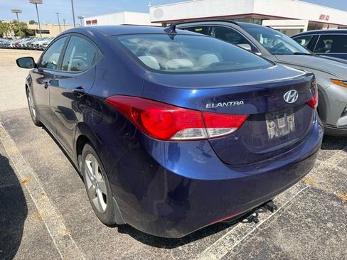 Used 2013 Hyundai Elantra GLS w/ Preferred Pkg FWD image 2