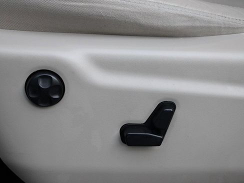 Used 2017 Jeep Grand Cherokee Limited w/ Luxury Group II image 25