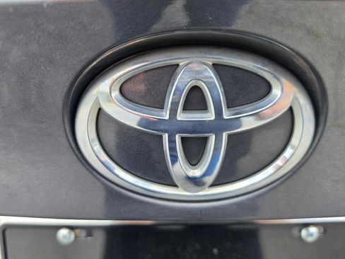 Used 2021 Toyota C-HR XLE FWD image 23