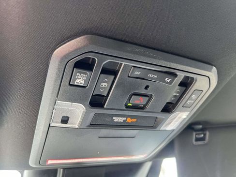 Used 2024 Toyota Tundra Platinum AWD/4WD image 32