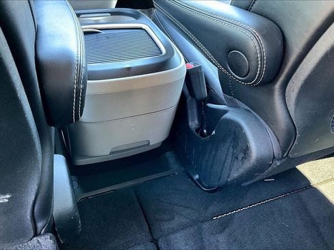 Used 2024 Chrysler Pacifica Touring-L FWD image 13