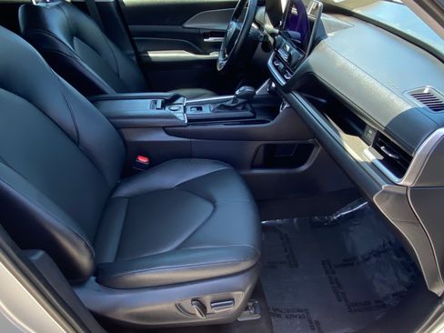 Certified 2025 Toyota Grand Highlander FWD image 10