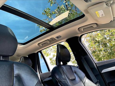 Used 2018 Volvo XC90 T6 Momentum w/ Convenience Package AWD/4WD image 17