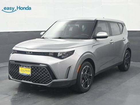 Used 2023 Kia Soul EX FWD image 3