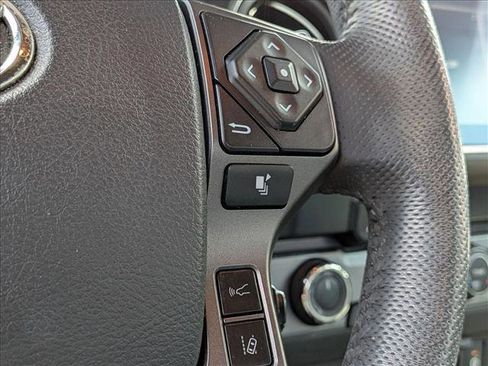 Used 2020 Toyota Tacoma TRD Off-Road AWD/4WD image 13