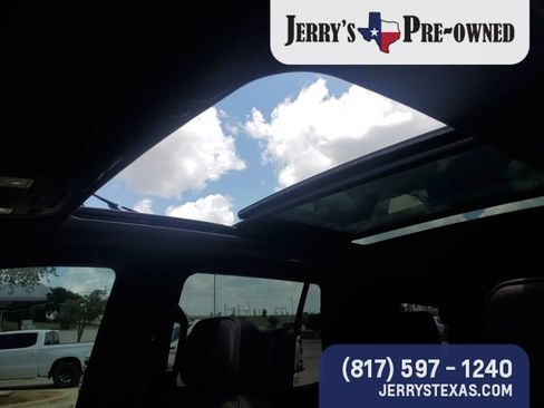 Used 2021 GMC Yukon Denali w/ Denali Premium Package AWD/4WD image 9