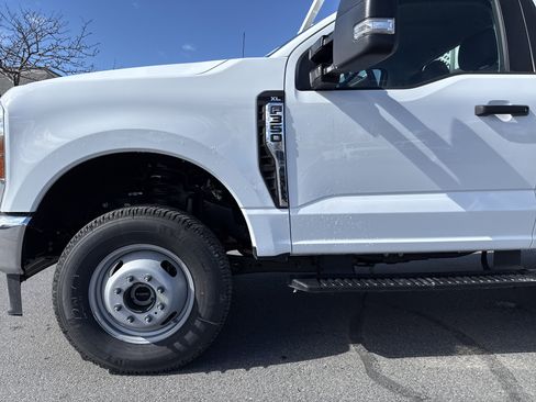 New 2025 Ford F350 XL w/ XL Chrome Package AWD/4WD image 10