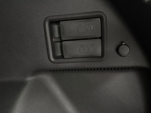 Used 2023 Chevrolet Equinox LT image 23