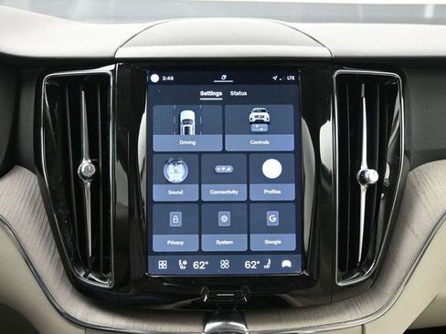Used 2023 Volvo XC60 B5 Plus w/ Climate Package AWD/4WD image 16