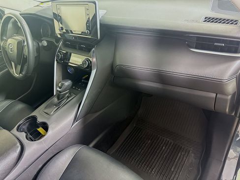 Used 2021 Toyota Venza LE AWD/4WD image 29